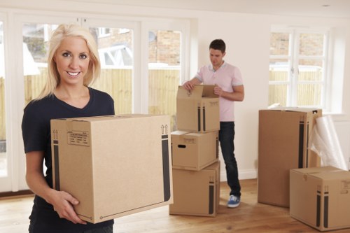 Local packing support for homes and offices in Putney